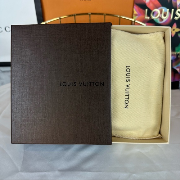 Louis Vuitton Damier Ebene mini pouch *Brand New* - Picture 9 of 12